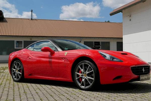 Nanoversiegelung Ferrari California T rot Autopflege Till München
